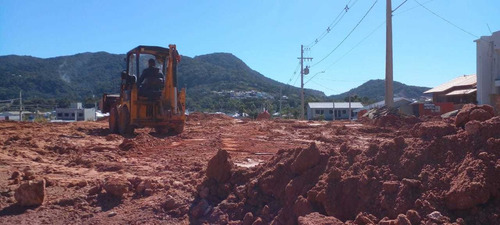 Imagem 4 de 5 de Aluguel De Mini Máquina Escavadeira Hidráulica Jcb 1 Cx