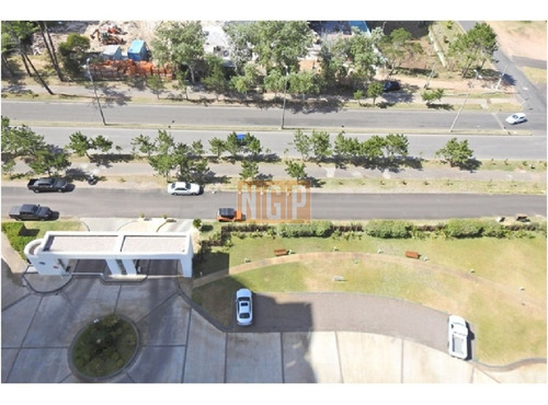 Imagen 26 de 30 de En Exclusividad Departamento De Metraje De 2 Dormitorios Transformado En Loft Roosevelt, Punta Del Este Piso Alto Con Vista Al Mar!