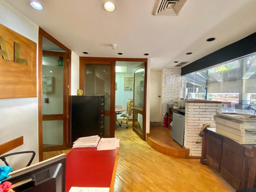 Se Vende Ofc/ Local Comercial 100m² En Centro Profesional Santa Paula