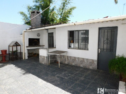 Casa 4 Dormitorios Con 2 Baños Y Barbacoa A Mts De Cno Ariel