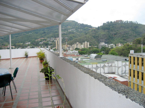 La Trinidad, Zona Industrial, Planta De Oficinas En Nivel Mezzanina De 220 M2