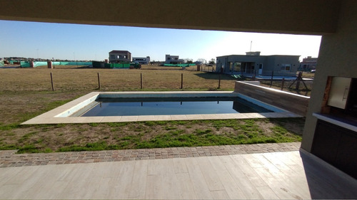 Imagen 17 de 19 de Hermosa Casa En Barrio San Felipe Con Pileta