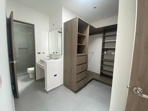 Amplia Casa En San Isidro Juriquilla, En Condominio Cerrado Con Vigilan