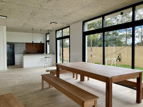 Alquiler Casa 3 Dormitorios Parque Miramar Jardin Parrillero Amenities Seguridad Almadia