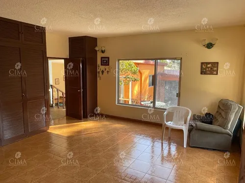 Venta Casa Jardín Con Bosque - V270