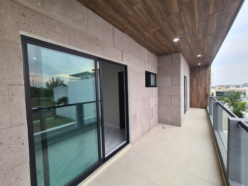 Casa En Venta En Lomas Residencial