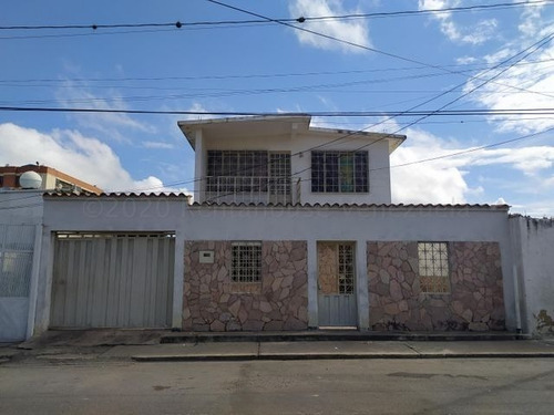 Imagen 26 de 30 de Bella Casa De 2 Niveles En Venta En Barquisimeto. Zona Centro-oeste, Selena Pacheco Tlf. 04245197639. Cód. 22-6232 Lara, Venezuela