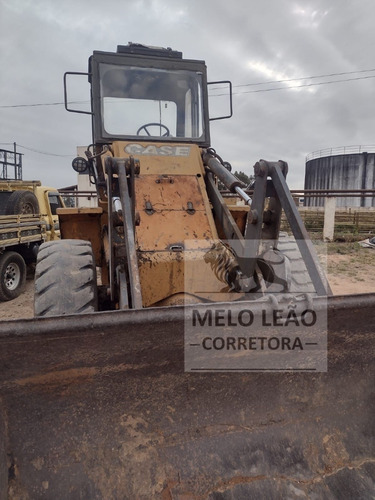 Imagem 1 de 5 de Pá Carregadeira Case W20b - Ano 1984 - Transmissão Clark