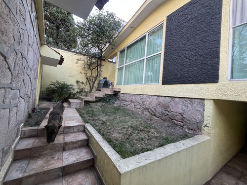 Magisterial Vista Bella: Amplia E Iluminada Residencia De 4 Recámaras Y Jardín De 100m