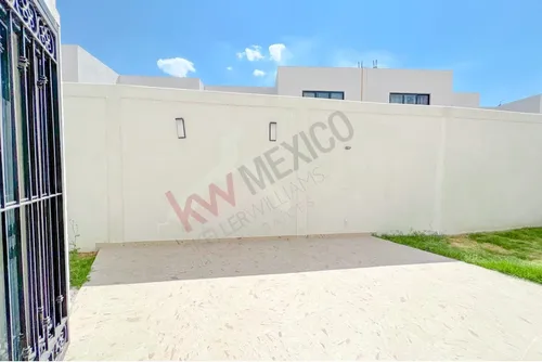 Casa En Venta Con Terreno Excedente En Un Residencial Muy Tranquilo Y Seguro En La Zona Norte De ...