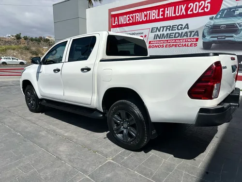 Toyota Hilux 2.7 Cabina Doble Sr Mt