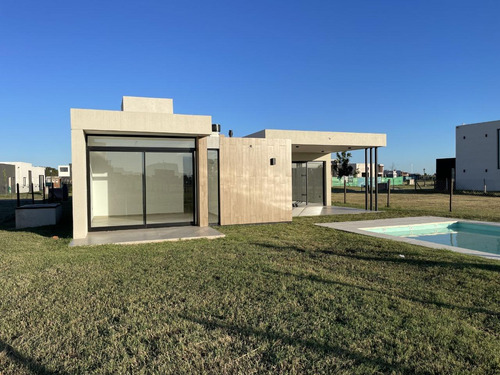 Casa En Alquiler En El Barrio San Felipe De Canning