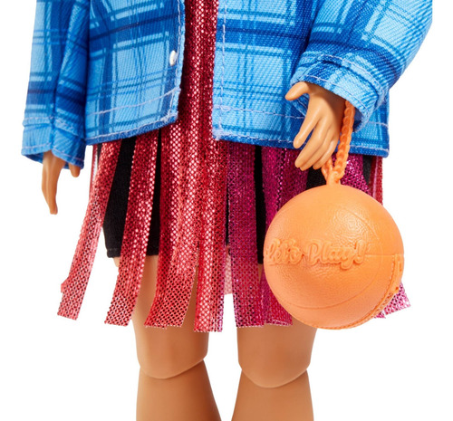 Colección Extra Barbie, Muñeca Jersey De Básquetbol Con 15 P