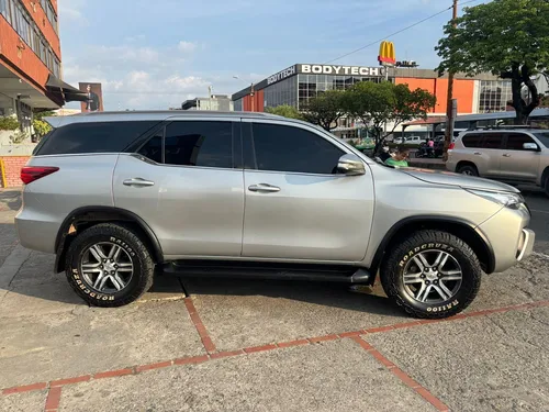 Toyota Fortuner Sw4 2.4 4x2 At Diesel