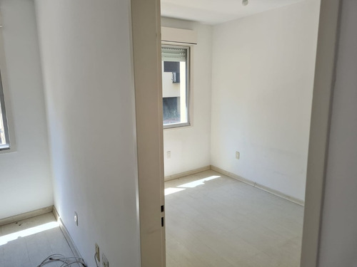 Imagem 9 de 11 de Apartamento À Venda No Bairro São João - Porto Alegre/rs - O-27497-44814