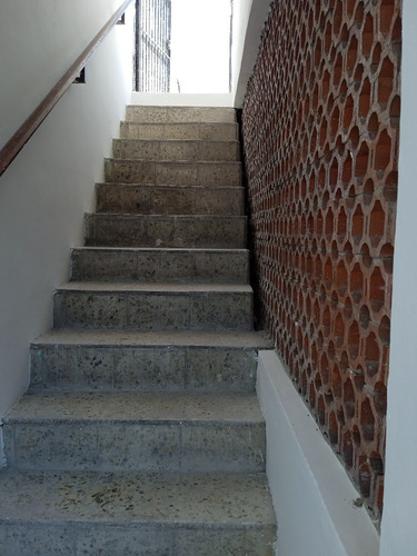 Imagen 9 de 9 de Magnifica Casa Con Amplio Local Comercial, Ubicada En Excelente Zona Comercial, Cerquita Del Popular Mercado Blvd. Torres Landa, Irapuato.