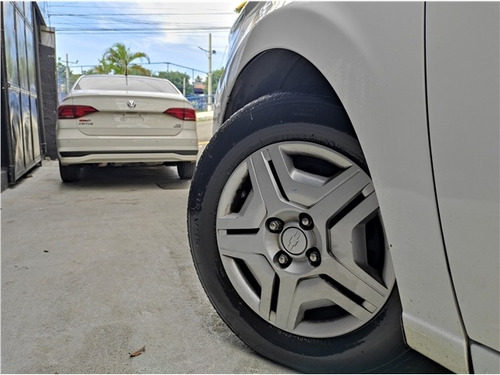 Imagem 8 de 11 de Chevrolet Onix 1.0 Mpfi Joy 8v Flex 4p Manual