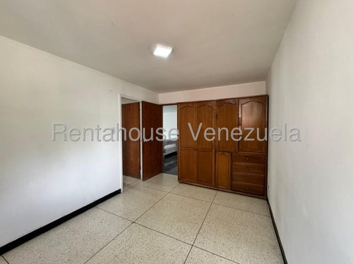 Bello Y Comodo Apartamento En Venta, En Cumbres De Curumo.