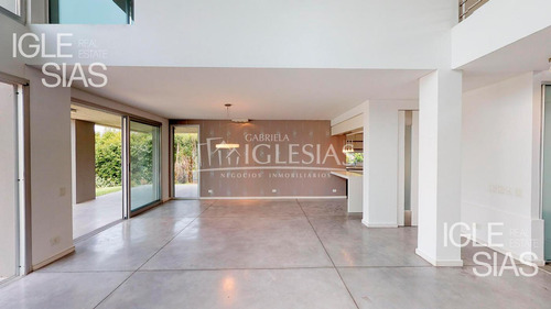 Casa En Venta Al Lago Con 4 Dormitorios En Los Castores Nordelta