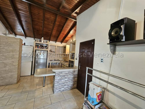 Oportunidad De Inversion Apartamento En Venta En La Orquidea Av Aragua Conjunto Privado Todos Los Servicios Estef 24-26152