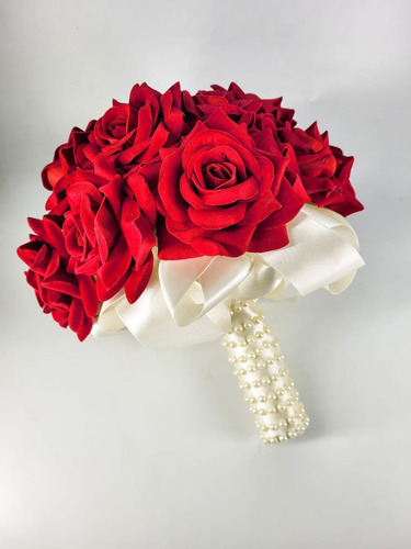 Buquê De Noiva Rosas Vermelhas Cetim Cor Creme Perolado