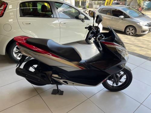 Imagem 8 de 12 de Honda Pcx 150 Sport 2018 Apenas 19.000km Troco Carro Moto!