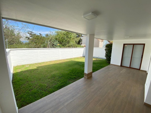 Imagen 5 de 12 de Hermosa Casa Por Estrenar En Tumbaco Independiente