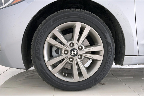 Imagen 9 de 25 de Hyundai Elantra 4 Pts Limited Tech, 20l, Ta, A/ac Aut, Pie