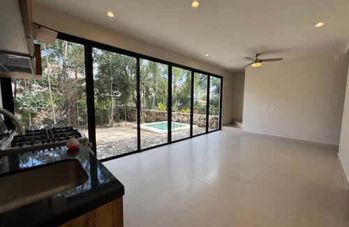 Casa Con Alberca Privada En Venta, Avenida Coba, Tulum.