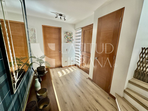 Disponible 30 Marzo, Útil 140 M2, Terreno 350 M2. Piscina
