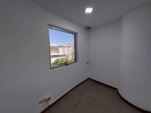 Imagen 6 de 9 de Oficina En Alquiler En La Torre Ejecutiva, El Parral Valencia. Luz Montilva 04147550846 Fr
