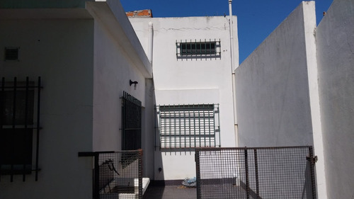 Casa De 3 Ambientes Con Galpon