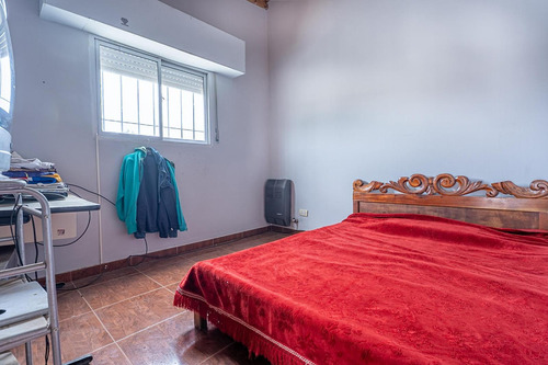 Casa En Venta - 4 Dormitorios 2 Baños - Cochera - 464mts2 - Mar Del Plata