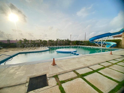 Mayra Lara Rah Vende Bello Apartamento Tipo Estudio En Chichiriviche, Playa Sur, En Conjunto Exclusivo Con Hermosa Piscina Con Tobogán, Vista Al Mar, 58mts2, 1 Hab., 2 Baños, 1 P/e