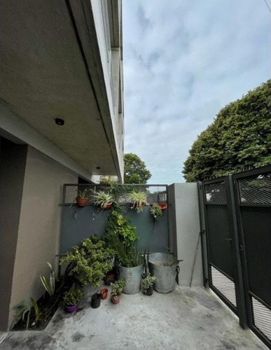 Triplex 2 Dormitorios-garage-patio-moderno