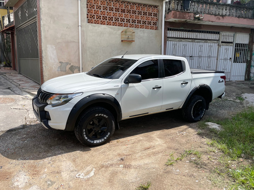 Mitsubishi L200 2.4 Triton Outdoor Glx Cab. Dupla 4x4 4p 6 marchas