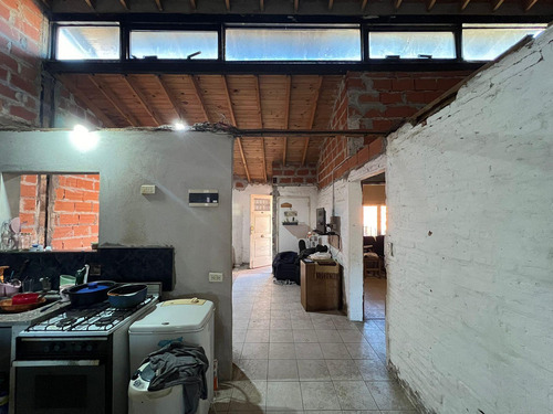 Casa En Ezeiza - A Terminar - Amplio Lote