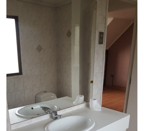 Casa Remodelada, 2 Pisos, Amplio Terreno