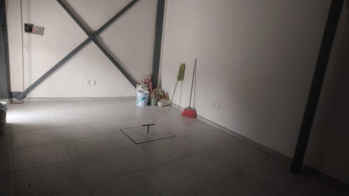 Oficina En Av. Federalismo 120m2