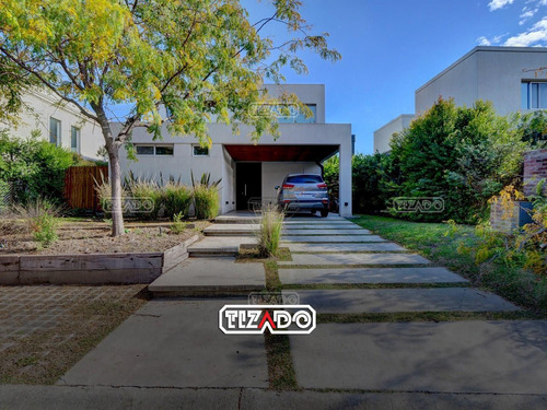 Casa  En Venta En Barrancas De Santa Maria, General Pacheco, Tigre