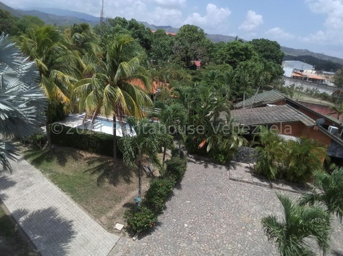 Daniela Linarez Vende Casas De Lujo De 400m2 Con Bellas Areas Comunes Como Piscina En Excelente Zona De Cabudare Con Arboles Frutales Y Todos Los Servicios Básicos Operativos