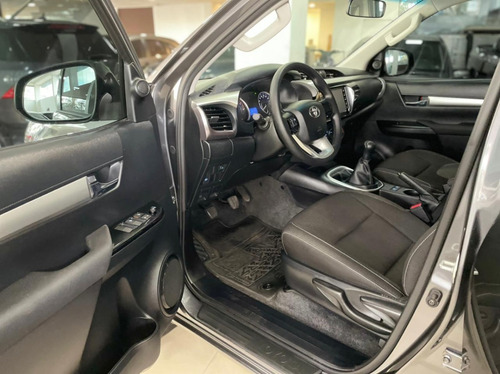 Toyota Hilux Sr 4x2 Manual Año 2020 Color Gris Todoautos