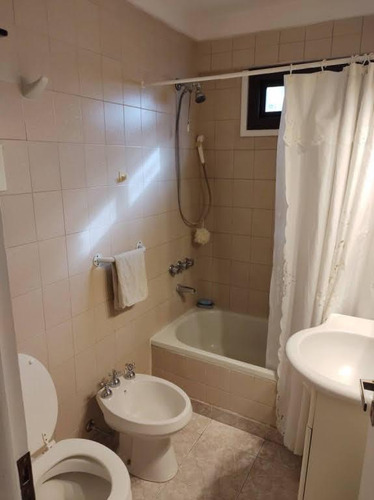 Departamento Cuatro Ambientes Con Dependencia. 25 De Mayo 3000. Venta.