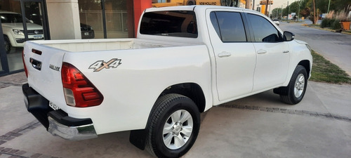 Imagen 3 de 8 de Toyota Hilux 2017 2.8 Cd Sr 177cv 4x4