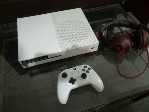 Xbox One S 500gb + 4 Juegos Digitales + Joystick + ,auris