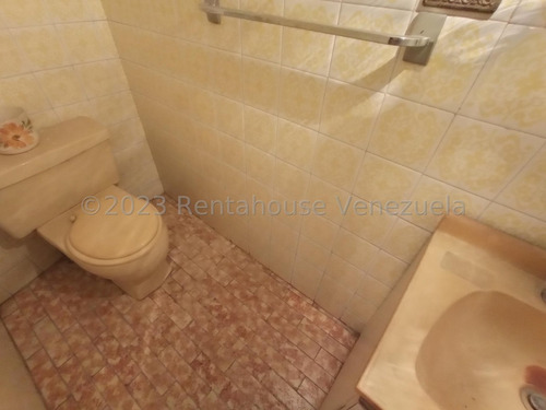 Amplia Y Fresca Casa En Venta Ubicada En Maracay Urb El Centro Db 23-28368