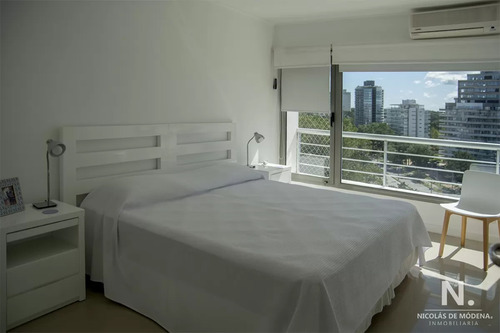 Vende Gran Apartamento En Brava - Punta Del Este De 3 Dormitorios