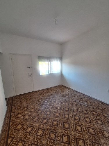 Casa De 1 Dormitorio, Excelente Ubicación