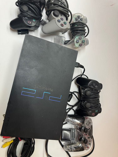 Consola Playstation 2 Con Cinco Controles Negro (Usado)