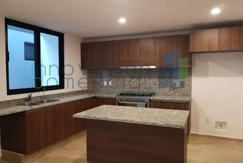 Casa En Renta En Altos Juriquilla, En Excelentes Condiciones Con Amenidades.